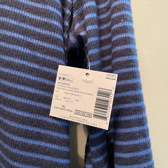 Simply Styled Turtleneck - Picture 2 of 3